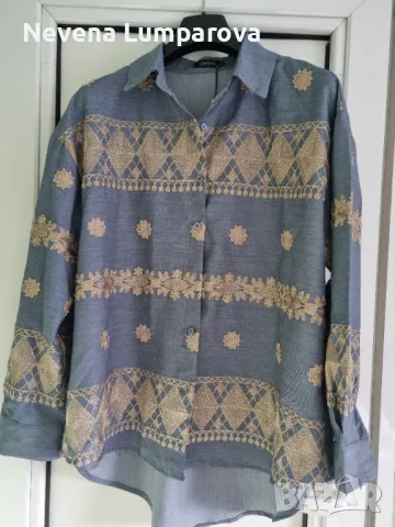 Синя дамска блуза със златна бродерия 
