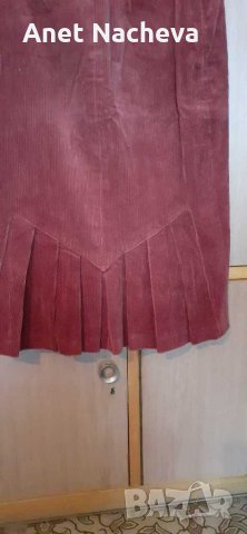 Пола кадифе релефно, вишнево червена,на гърба на полата плисета , снимка 2 - Поли - 23487509