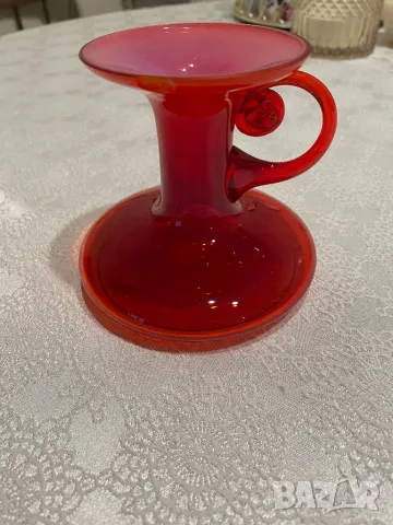 Червена стъклена ваза, снимка 1