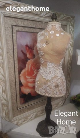 Настолен манекен -кадифе и дантела