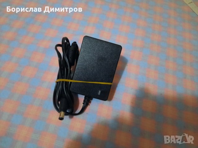 Продавам захранващ адаптер 12 V, 2 A, снимка 2 - Кабели и адаптери - 35457107