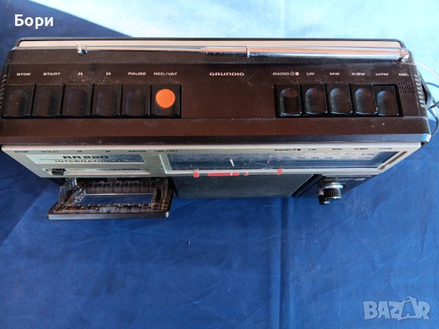 GRUNDIG RR 220 Радиокасетофон, снимка 6 - Радиокасетофони, транзистори - 44132353