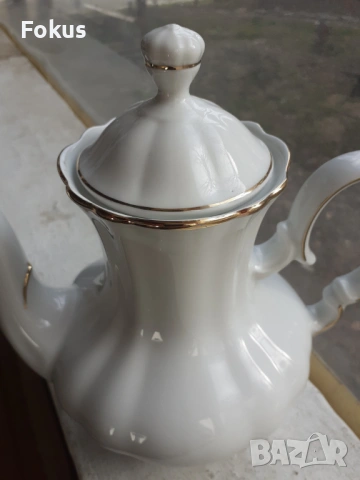 Чайник немски порцелан с златен кант, снимка 2 - Антикварни и старинни предмети - 53388636