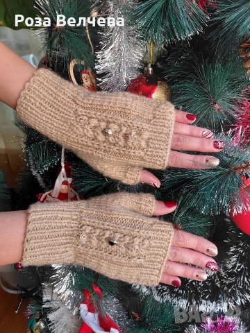 Ръчно плетени дамски ръкавички, снимка 7 - Чанти - 52938321