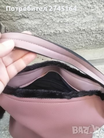 Нова чанта с пухче , снимка 4 - Чанти - 42976681