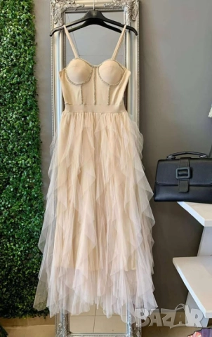  ⚜️Великолепна официална рокля с камъни и обемен тюл 