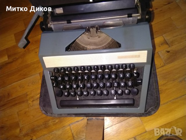 Пишеща машина от соца Москва нова в кожен калъф 1973г., снимка 3 - Антикварни и старинни предмети - 43765155