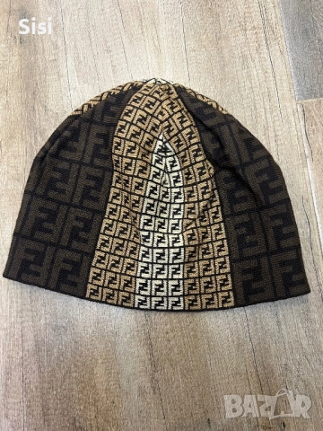 Дамска шапка Fendi, снимка 2 - Шапки - 52427612