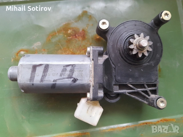 Моторче стъклоповдигач Бош за Мерцедес (предно дясно)