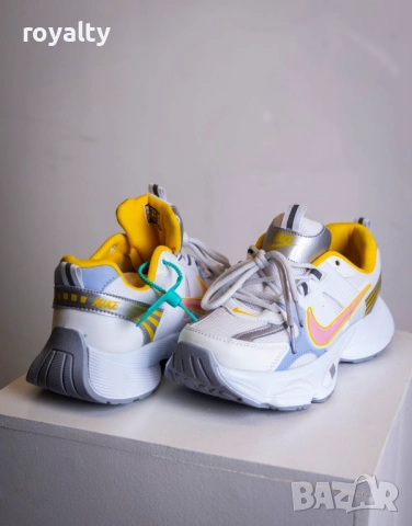 Nike Дамски Маратонки , снимка 4 - Маратонки - 52885986