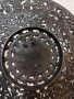 Масивна  чугунена чиния която е отлята и е за окачване на стена.Изцяло богато украсена с ажурна деко, снимка 9