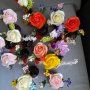 Ръчно изработени декорация с ароматни рози от пластичен сапун и керамични амфори, снимка 1 - Други - 39438207