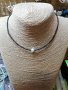 Чокър с естествена перла и чешки мъниста в цвят хамелеон. Ръчна изработка. , снимка 1 - Колиета, медальони, синджири - 43499137