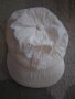 Подарявам спортна бяла бебешка шапка, снимка 1 - Бебешки шапки - 43900321