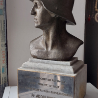WW2-Много рядък подаръчен бюст на ненски войник , снимка 1 - Антикварни и старинни предмети - 44889887