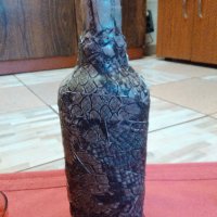 Ръчно декорирана бутилка с ест.кожа, снимка 5 - Ръчно изработени сувенири - 37791306