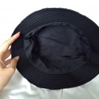 Двулицева шапка идиотка кравичка в черен в бял цвят, снимка 5 - Шапки - 37124144