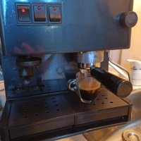 Кафе машина Филипс с кафемелачка с месингова ръкохватка с крема диск, работи перфектно , снимка 1 - Кафемашини - 38228606