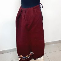 Автентична червена вълнена престилка, част от носия(16.3), снимка 5 - Антикварни и старинни предмети - 43689155