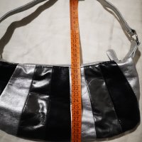 Нова малка сиво сребърна чанта Багета за ръка рамо, снимка 4 - Чанти - 43441905