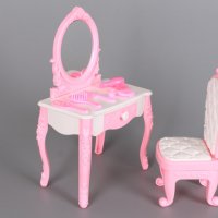 Кукла Барби с тоалетка, рокли, аксесоари и столче, снимка 4 - Кукли - 38955322