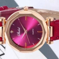 Много симпатичен розов дамски ръчен часовник с кожена каишка. Нов
