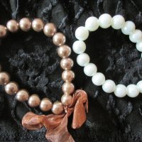 Дамски гривни -2броя-Майоркински перли , снимка 1 - Гривни - 28968104