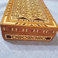 Кутия с интарзия от екзотична дървесина за бижута, снимка 3 - Антикварни и старинни предмети - 43682524