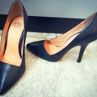 Обувки , снимка 1 - Дамски елегантни обувки - 33625797