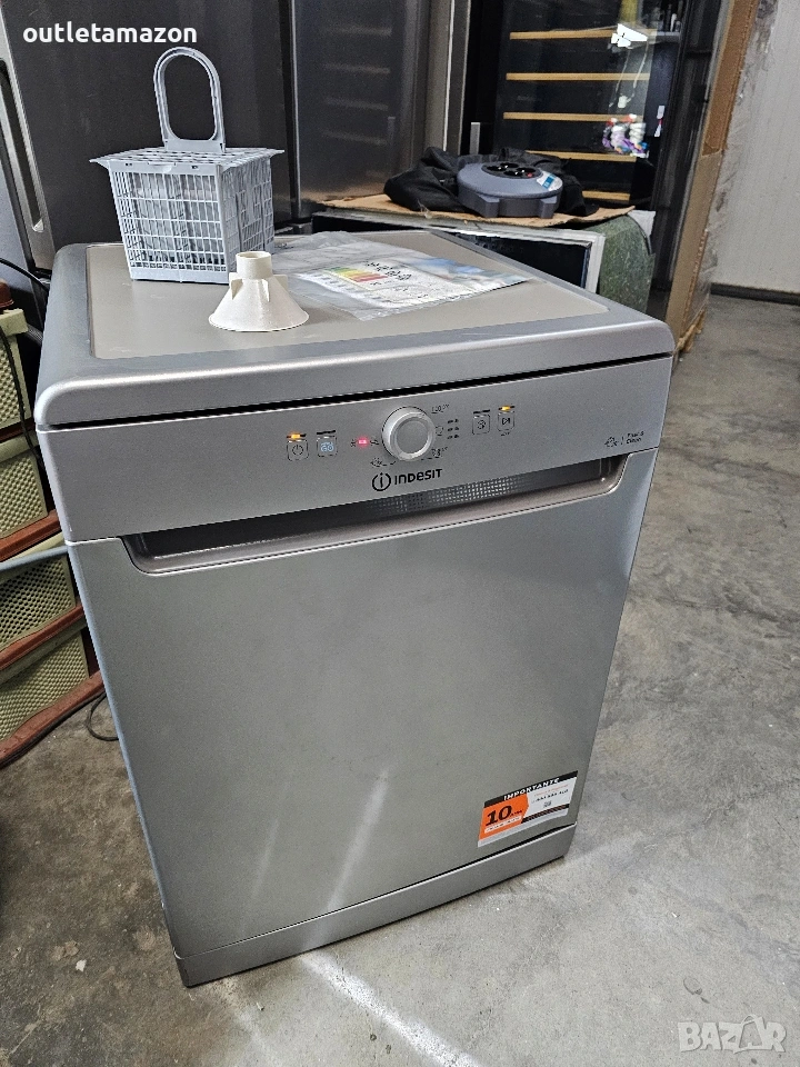 Свободностояща съдомиялна машина Indesit , снимка 1