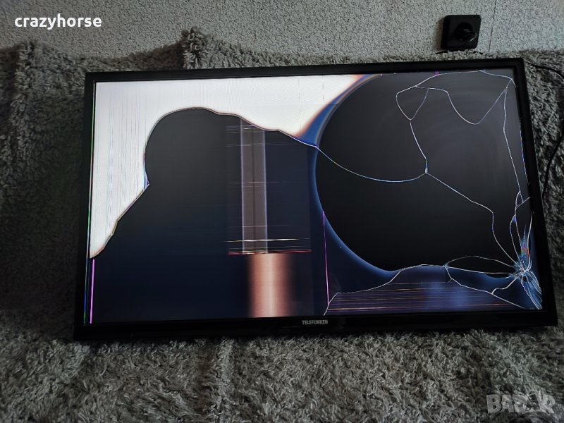 Телевизор Telefunken 32FB5000 32" със счупен LCD панел, снимка 1