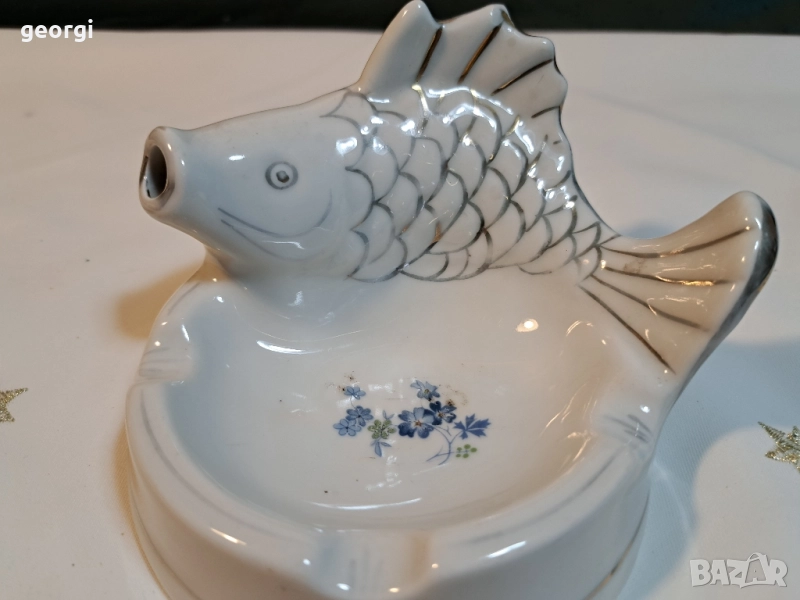 български порцеланов пепелник риба , снимка 1