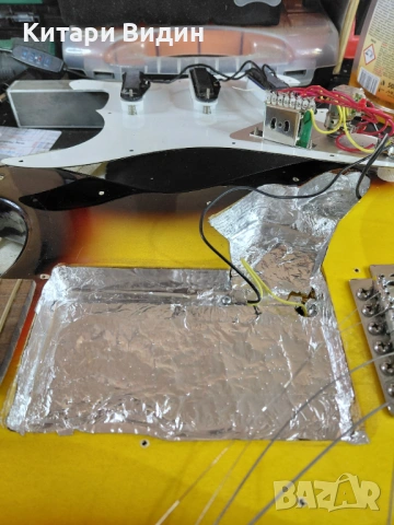 Продавам електрическа китара стратокастер с ефект овердрайв, снимка 3 - Китари - 53267083