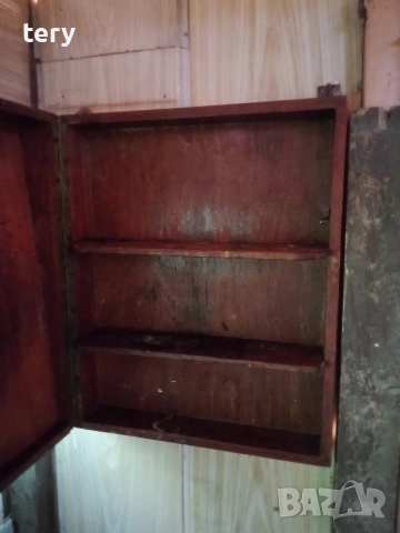 Продавам старинен шкаф Варна Център , снимка 2 - Антикварни и старинни предмети - 52667917
