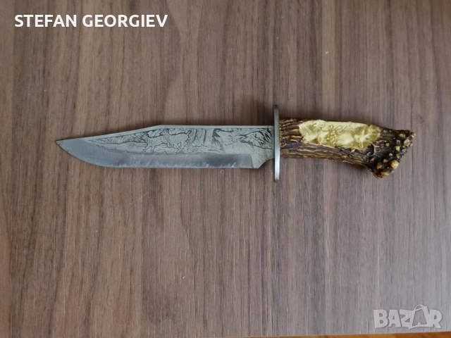 Гравиран нож, с гравирана дръжка която е направена от рог на елен.   а която е от, снимка 2 - Други - 52181719