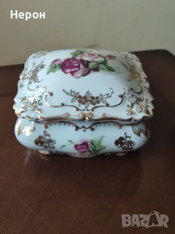 Порцеланова кутия за бижута/бижутерка