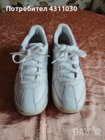 Дамски маратонки NIKE 37.5 номер, снимка 2 - Маратонки - 53377681