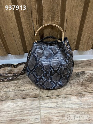 Дамска чанта, снимка 2 - Чанти - 43619020