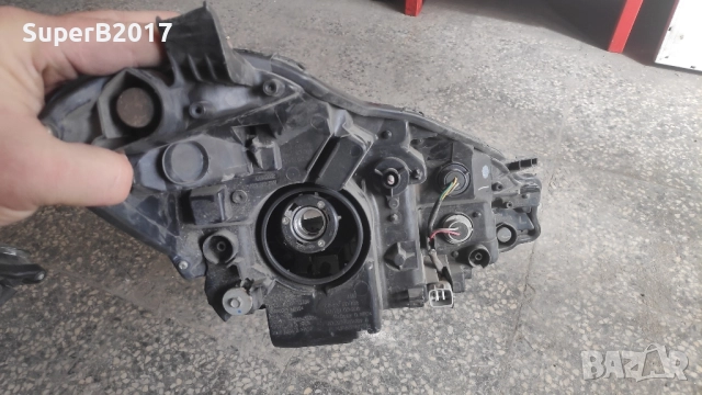 Продавам - оригинални ляв и десен фар за Тойота Ярис 2017-2020, снимка 7 - Части - 51968716