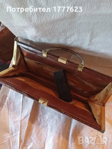 Дамска чанта от крокодилска кожа, снимка 3 - Антикварни и старинни предмети - 49580048