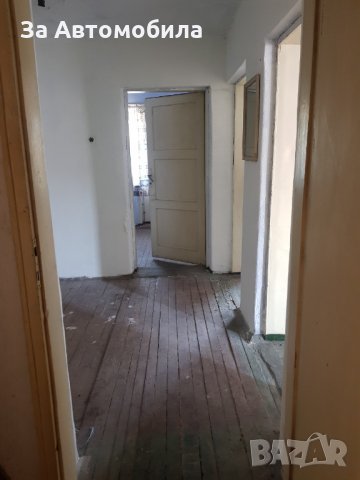 Двуетажна къща с двор и гараж с.Три Кладенци, снимка 8 - Къщи - 32238028