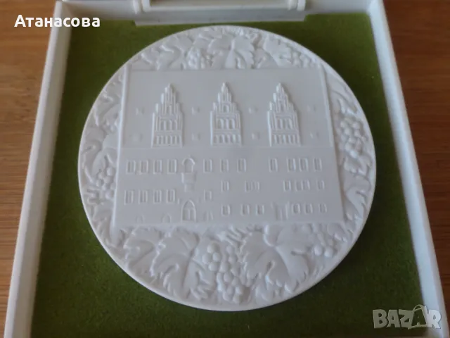 Немски порцеланов плакет с герб на град Майсен 1970 г, снимка 4 - Антикварни и старинни предмети - 48652730