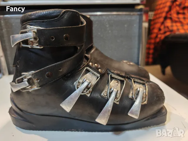 Много стари ски обувки , снимка 16 - Антикварни и старинни предмети - 48055443