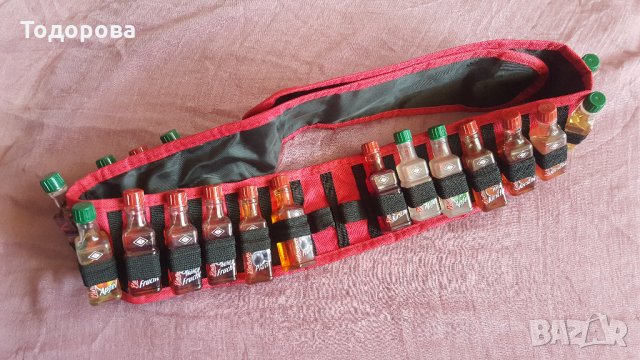 Мини бутилчици във фирмен патрондаж, снимка 2 - Антикварни и старинни предмети - 26603210