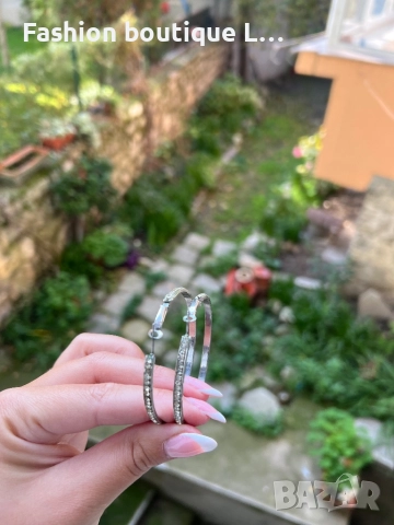 Обеци халки в сребрист цвят с блестящи камъчета среден размер ❤️, снимка 6 - Обеци - 52413453