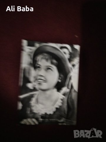 Картичка/снимка актрисата Лесли Карон, снимка 1