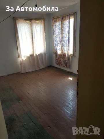 Двуетажна къща с двор и гараж с.Три Кладенци, снимка 11 - Къщи - 32238028