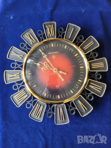 Часовник " Янтарь ", настенен, ел.механичен, работещ отлично СССР