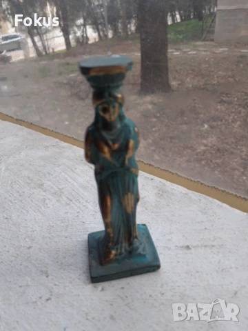 Малка масивна бронзова фигурка статуетка