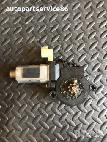 Мотор за стъкло на задна дясна врата за KIA Opirus  3.5 (2006), снимка 2 - Части - 53275146